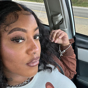 Meet your Posher, Bee